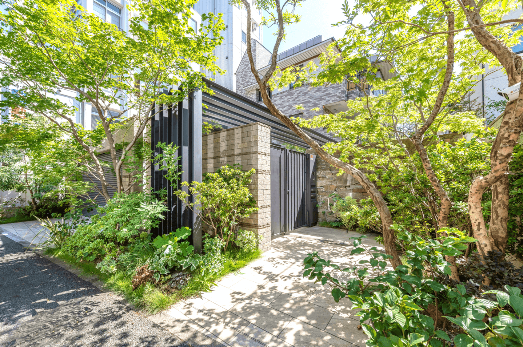 おしゃれでモダンなエクステリアと庭の外構業者は受賞歴多数ザ シーズン東京本店