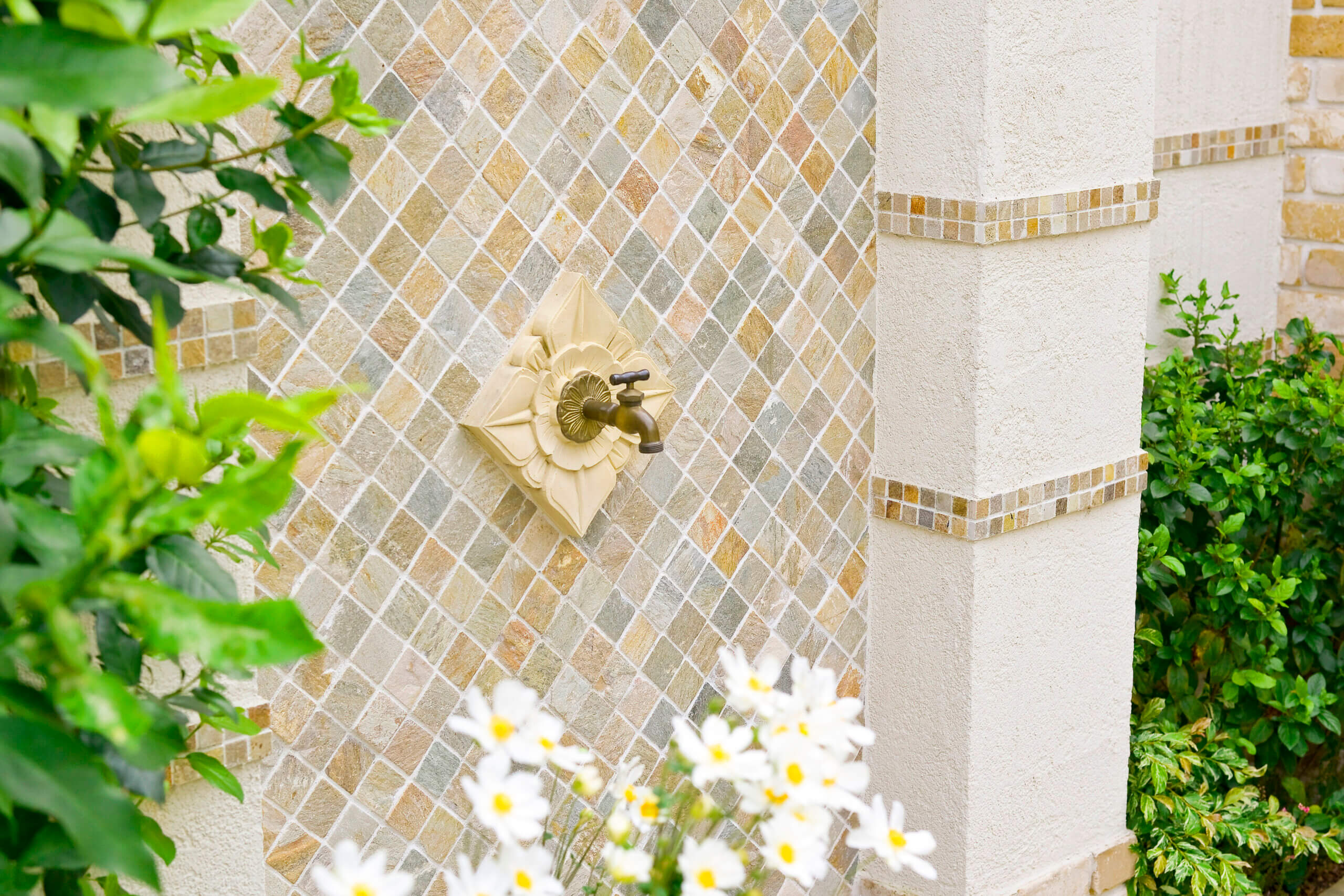 日常に非日常を取り込む癒しのガーデン おしゃれでモダンなエクステリアと庭の外構業者は受賞歴多数ザ シーズン東京本店